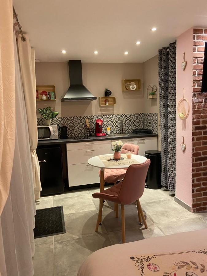 Les Nids De La Baie Bed & Breakfast Favieres  ภายนอก รูปภาพ