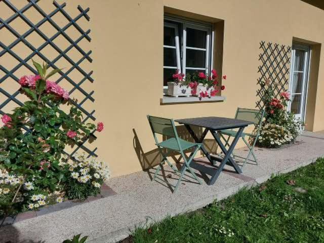 Les Nids De La Baie Bed & Breakfast Favieres  ภายนอก รูปภาพ