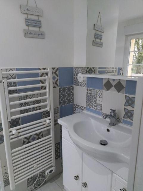 Les Nids De La Baie Bed & Breakfast Favieres  ภายนอก รูปภาพ