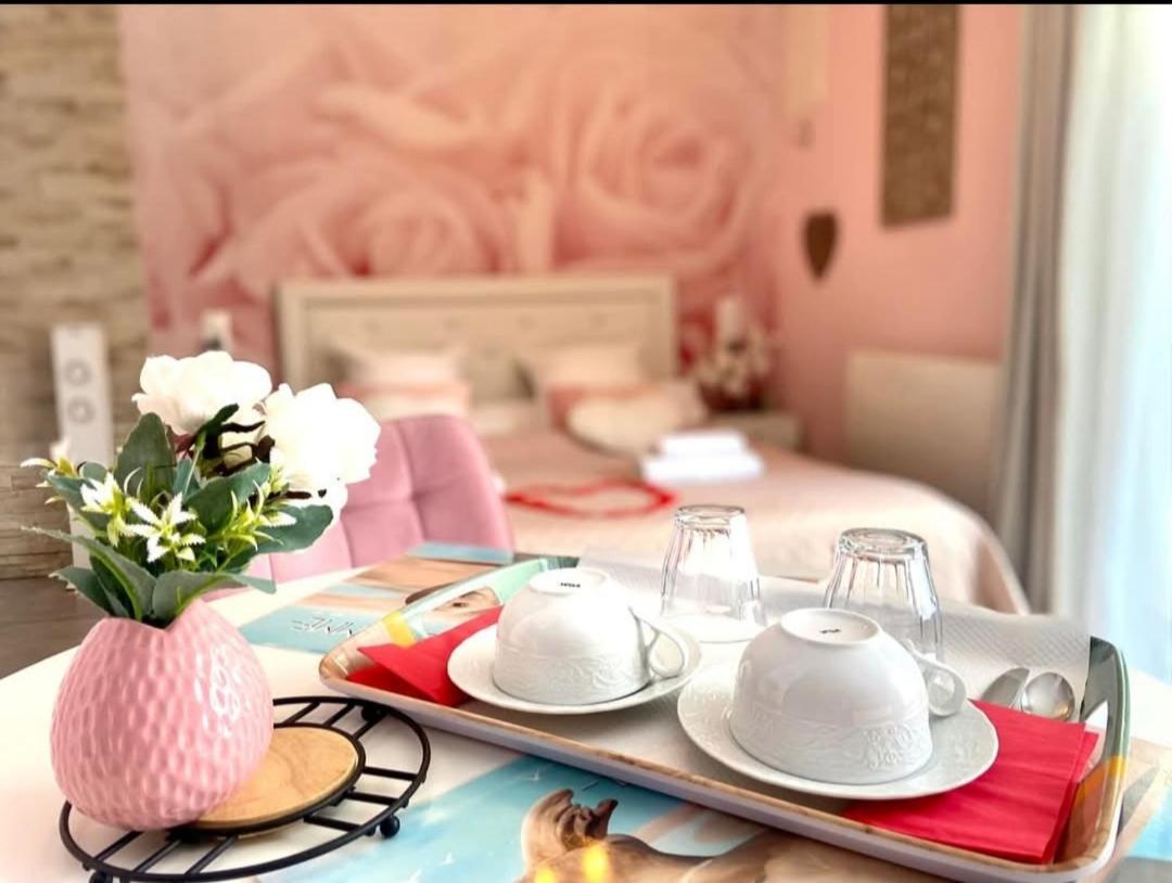 Les Nids De La Baie Bed & Breakfast Favieres  ภายนอก รูปภาพ