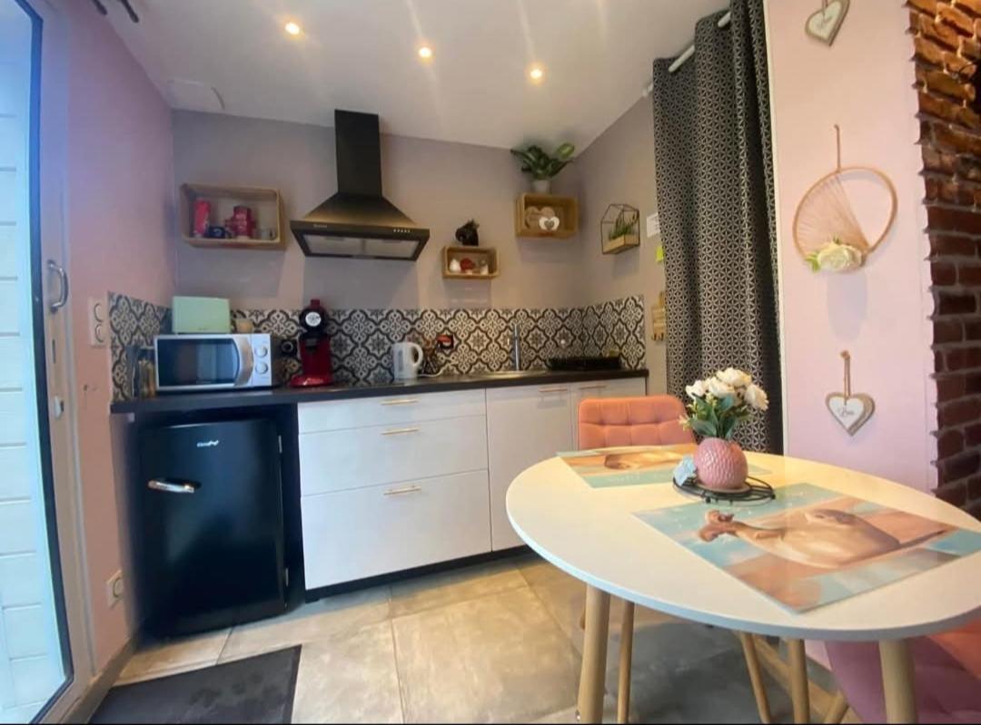 Les Nids De La Baie Bed & Breakfast Favieres  ภายนอก รูปภาพ