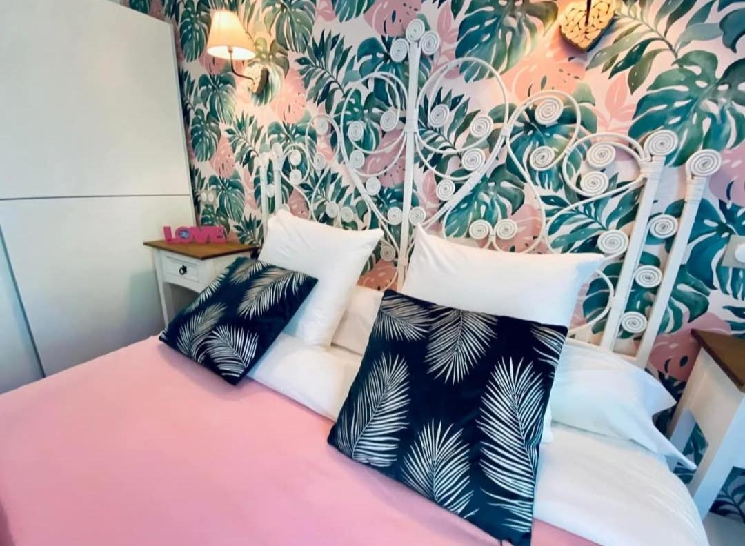 Les Nids De La Baie Bed & Breakfast Favieres  ภายนอก รูปภาพ