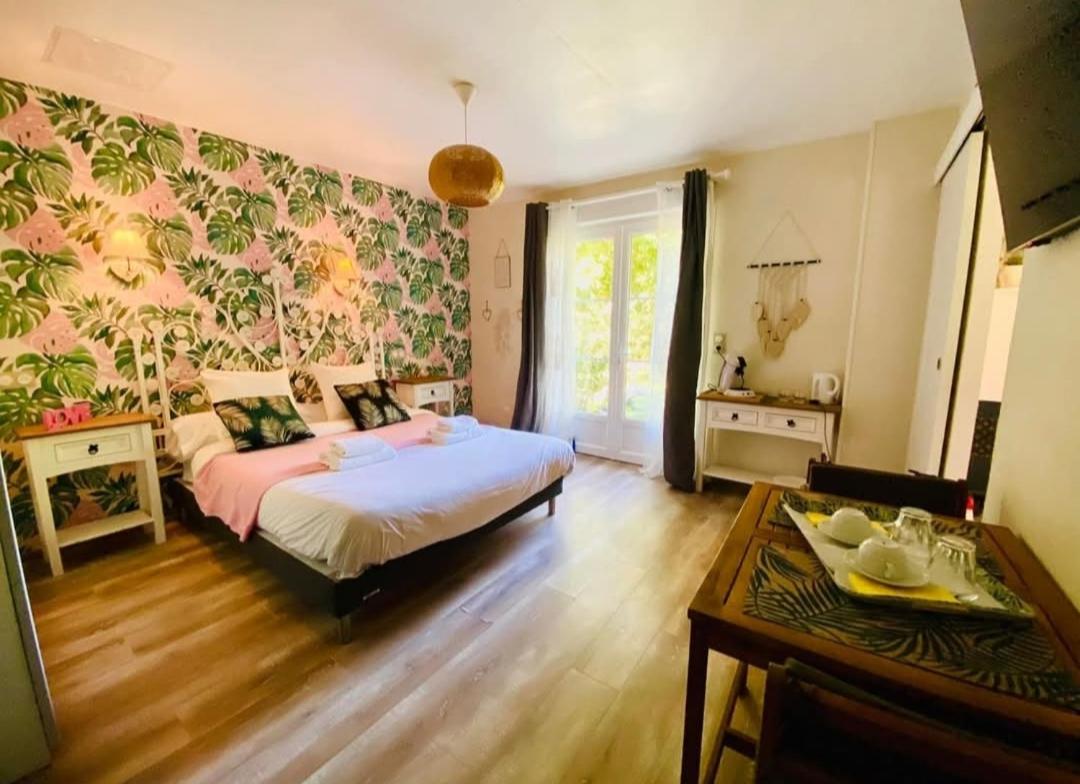 Les Nids De La Baie Bed & Breakfast Favieres  ภายนอก รูปภาพ
